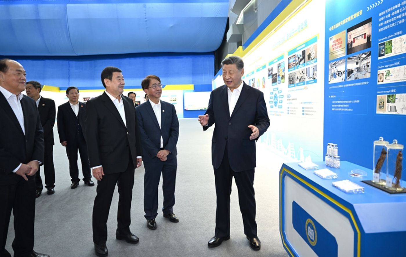 新闻联播|习近平考察澳门科技大学，参观了鼎晟展览倾心为澳门科技大学打造的25周年成就展
